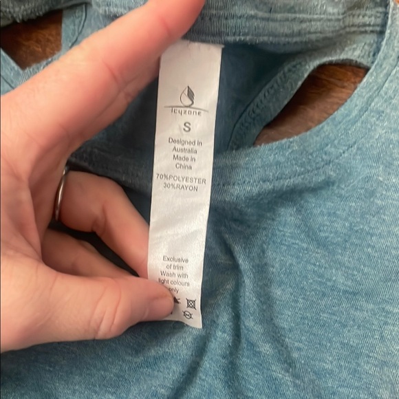 Women's Assorted Color Tops - Picture 2 of 3